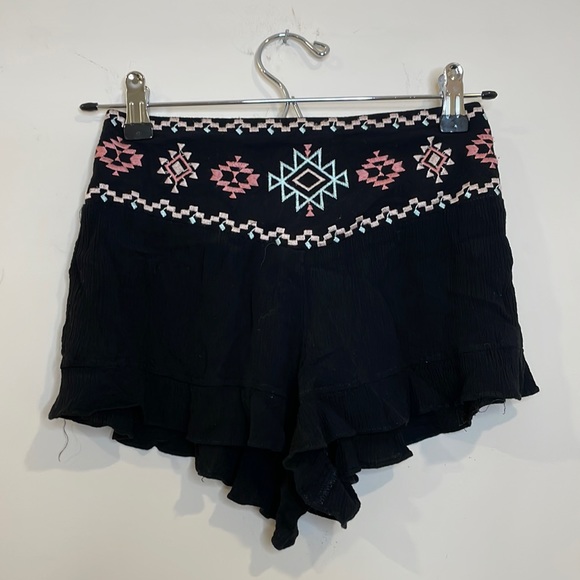 Black flowy shorts - Picture 3 of 4